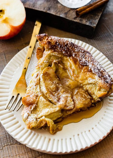 German Apple Pancake Recipe (AKA Apple Dutch Baby) - CucinaByElena Apple German Pancake, Apple Dutch Baby Pancake, Cinnamon Apple Dutch Baby, German Apple Pancake Recipe, Apple Dutch Baby, German Apple Pancake, Apple Pancake Recipe, Flavored Pancakes, German Pancakes