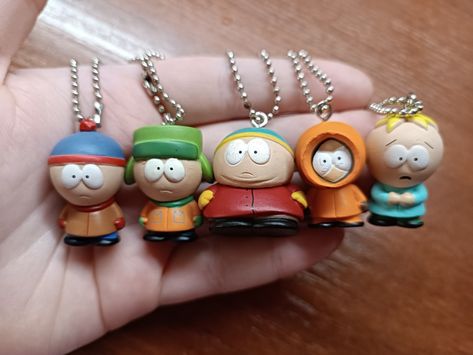 South Park Keychain, Clay Keychain, Cute Keychain, All Things Cute, Cute Charms, Clay Charms, Diy Embroidery, Phone Charm, Key Chains