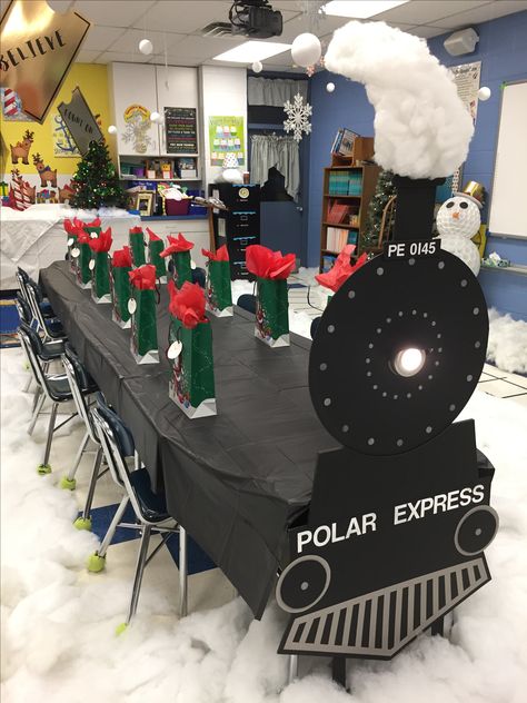 Polar Express Classroom Decorations Party Ideas, Prek Polar Express Day, Christmas Train Station Decor, Preschool Christmas Party Decorations, Polar Express Balloon Garland, Polar Express School Event, Polar Express Backdrop Diy, Christmas Kindergarten Party, Polar Express Day Decorations