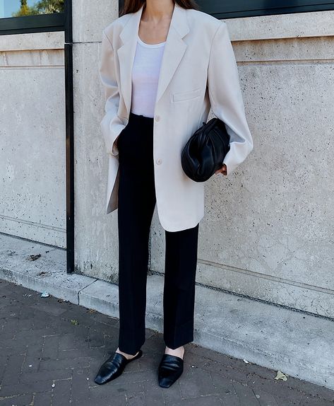 Linen Blazer Outfit Women, Linen Blazer Outfit, Oversize Blazer Outfit, Oversized Blazer Outfit, White Blazer Outfits, Blazer Street Style, Ny Outfits, Spring Summer Fashion Trends, Blazer Outfits Casual