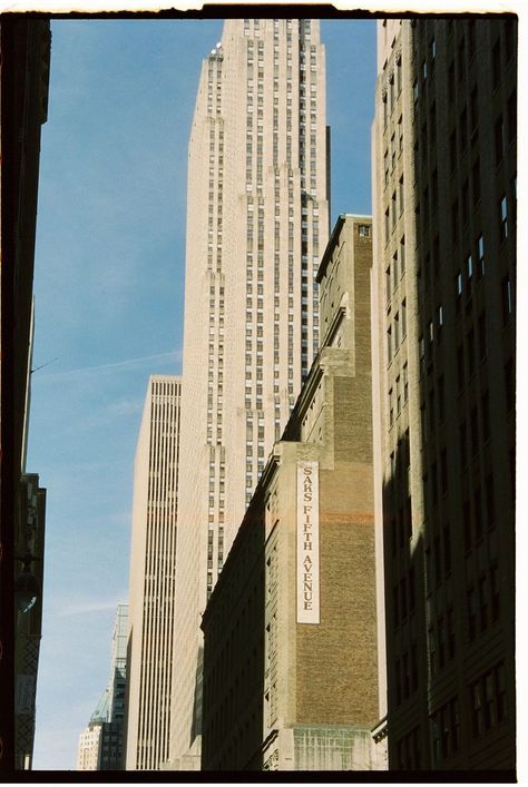 Analogue photography with nikon f90 and sensfilm800. Manhattan. 2022. Aesthetic. 90s Manhattan Aesthetic, Manhattan Aesthetic, Retro Landscape, 90's Aesthetic, Analogue Photography, 2022 Aesthetic, Life Is Precious, Policeman, Best Memories