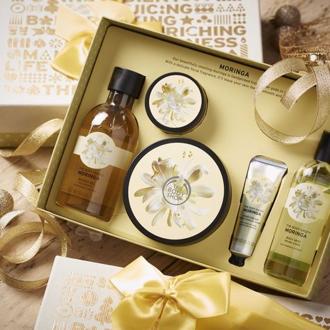 B2b Ads, Bath Set Gift, Lux Gifts, Cosmetic Gift Set, Brand Manager, Oriflame Beauty Products, Diy Beauty Treatments, Floral Scents, Makeup Nails Designs