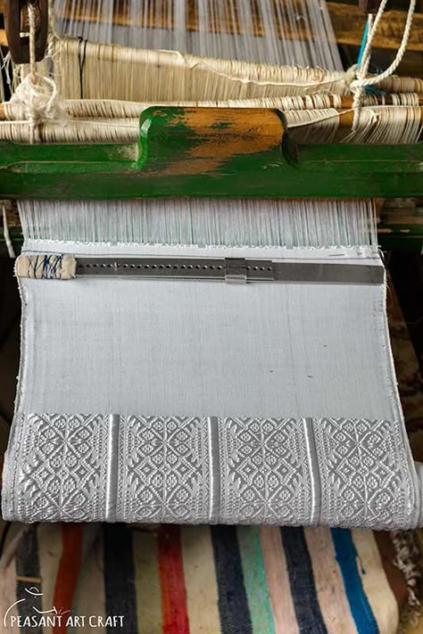 Weaving Loom For Sale, Looms For Sale, Lace Weaving, Weaving Patterns Design, Romanian Blouse, Weaving Loom Projects, Lace Weave, Complex Patterns, Diy Textiles