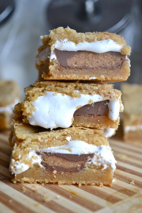 Smores Bar, S Mores Bars, Brownie Desserts, S'mores Bar, Peanut Butter Cup, S'mores, Think Food, Köstliche Desserts, Yummy Sweets