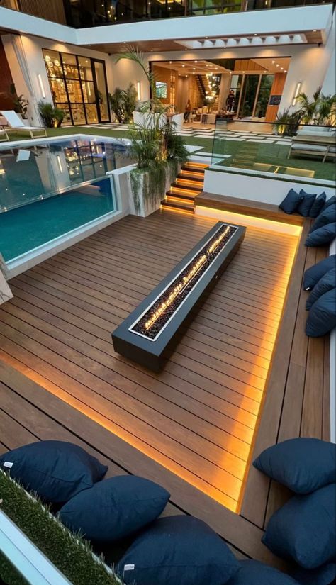 Unique Terrace Design, Huge Backyard With Pool, Raised Pool Ideas, Modern Pool Design Luxury Homes, Modern Home Backyard, Small Outdoor Pool, Mansion Backyard, Garden Sitting Area, Dream House Pool