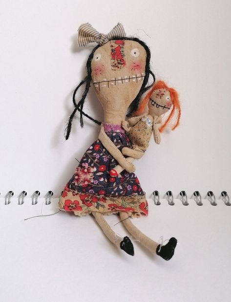 Primitive Dolls Handmade, Mum And Daughter, Textile Art Dolls, Textiles Artwork, Girl Red Dress, Ugly Dolls, Folk Art Dolls, Punk Art, Monster Dolls