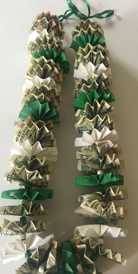 Money Garland Graduation, Money Garland, Graduation Money Gifts, Graduation Money, Money Flowers, Creative Money Gifts, Graduation Leis, Money Lei, Wedding Types