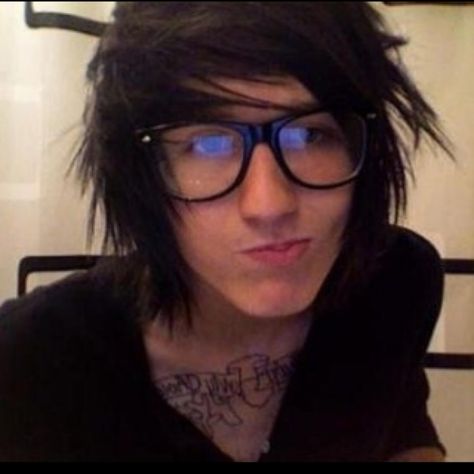 Adorable nerd with great hair Emo Glasses, Trendy Haircut For Men, Emo Boy Tumblr, Men With Glasses, Emo Hairstyles For Guys, Emo Boy Hair, Scene Guys, Haircut For Men, Ideas Haircut