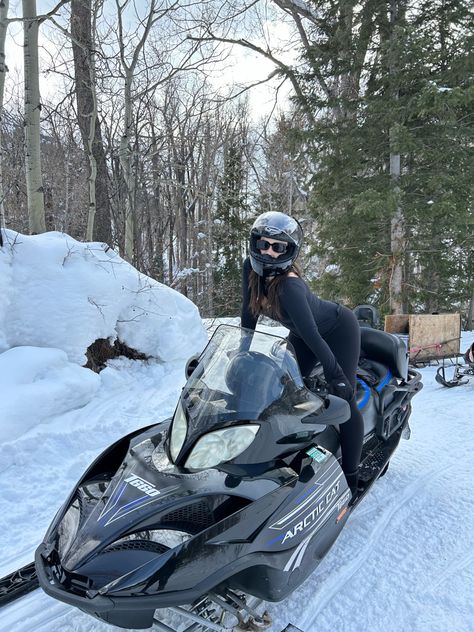 Winter In Aspen, Snowmobile Picture Ideas, Snow Mobile Pictures, Snow Mobile Outfit, Snowmobile Outfit Woman, Snow Mobile Aesthetic, Aspen Colorado Aesthetic, Snowmobile Aesthetic, Snowmobile Outfit