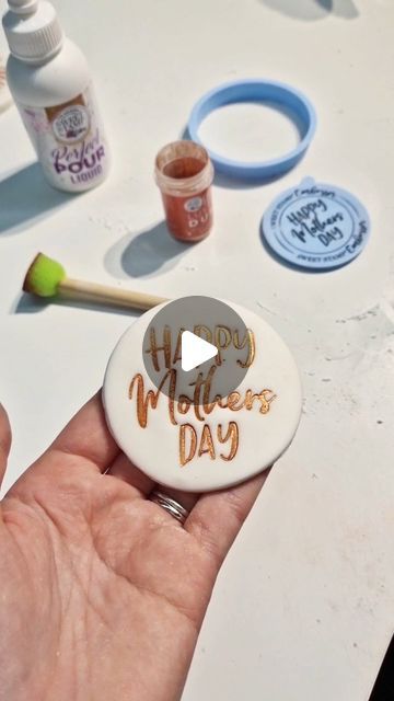 Sweet Stamp® by AmyCakes on Instagram: "The Sweetstamp hack you all need to try 😱💓👌 Shop all products at www.sweetstamp.online #sweetstamp #caketechniques #cakesofinstagram #cakedesign #cakedecorator #cakeart #cakevideos #cakedecoratingtips #cakelover #cakevideos #cakesiclesofig #cakereel #cakehack #cakeviral" Cricut Cake, Fondant Stamping, Cake Hacks, Luster Dust, Cookie Stamps, Fondant Flowers, Cake Videos, Cake Lover, Home Baking