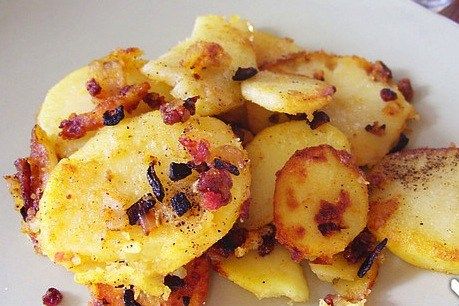 German Roasted Potatoes Berlin Style German Fried Potatoes, German Food Recipes, Home Fried Potatoes, Best German Food, German Pastries, Bbq Potatoes, Berlin Style, Dutch Home, German Recipes