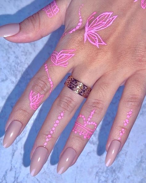 Pink Henna Designs, Pink Henna, Cute Henna, Pink Tattoo, Henna Tattoos, Henna Designs Hand, Henna Tattoo Designs, Henna Tattoo, Henna Designs