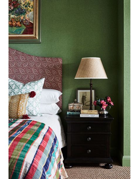 green bedroom Colonial Bedroom, North Sydney, Bold Color Schemes, Interior Design Awards, Eclectic Bedroom, Emily Henderson, Design Textile, Green Rooms, Australian Homes