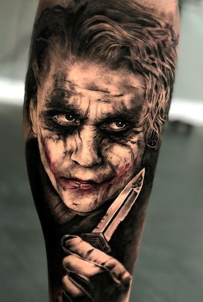 Tato Joker, Joker Tattoos, Dc Tattoo, Joker Tattoo Design, Leto Joker, Joker Heath, Comic Tattoo, Batman Tattoo, Clown Tattoo