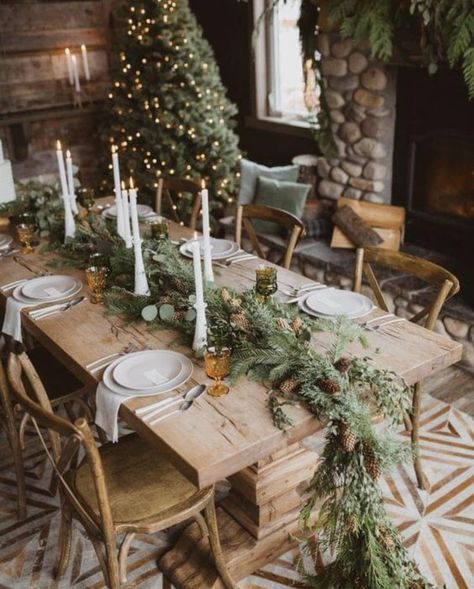 Christmas Decorating Hacks, Designer Bridal Gowns, Christmas Tablescapes, Rustic Table, Country Christmas, Christmas Table Decorations, Holiday Tables, Cozy Christmas, Christmas Wedding