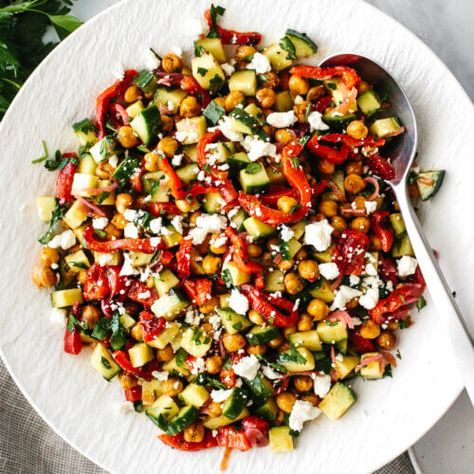 Roasted Red Pepper and Chickpea Salad - Downshiftology Pepper Salad Recipes, Salad With Roasted Red Peppers, Roasted Red Pepper Salad, Chickpea And Quinoa, Red Pepper Salad, Roasted Chickpea Salad, Greek Chicken Kabobs, Easy Baked Chicken Breast, Chopped Broccoli