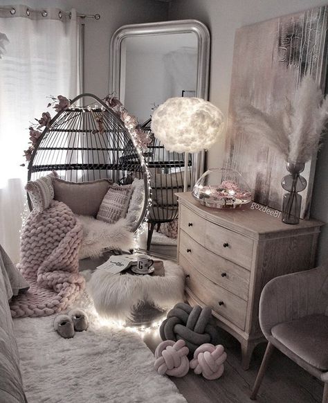 Cabinet Trends, Baddie Apartment, Bedroom Decor For Teen Girls, Cute Bedroom Ideas, Cute Bedroom, Girl Bedroom Designs, Cute Bedroom Decor, Cozy Room Decor, Teen Bedroom Decor