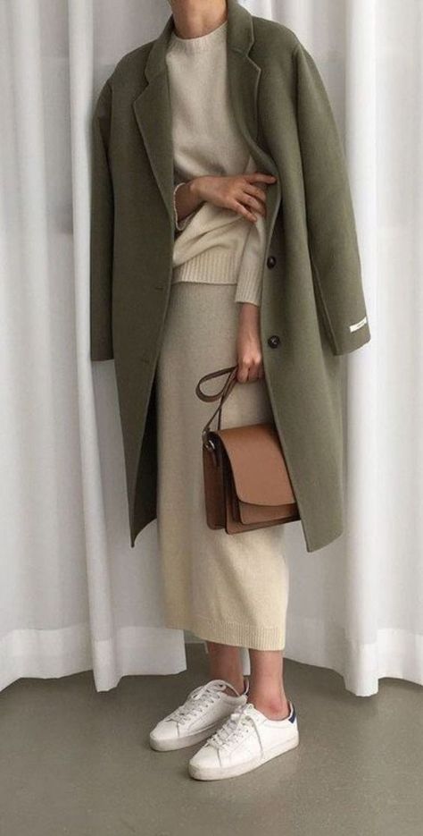 f337d999d9ad116a7b4f3d409fcc6480desc52944757ri Minimal Stil, Minimalist Moda, Mode Mantel, Trendy Fall Outfits, Green Coat, Ținută Casual, Modieuze Outfits, Mode Hijab, Outfit Inspo Fall