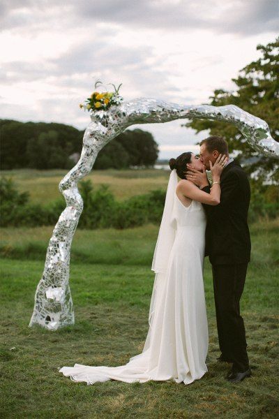 mirrored plaster DIY arch Unique Altar Wedding, No Alter Wedding, Wedding Arch Unique, Alternative Wedding Arch, Unique Wedding Arch Ideas, Wedding Arch Alternative, Unique Wedding Arch, Menorca Wedding, Unique Wedding Backdrop