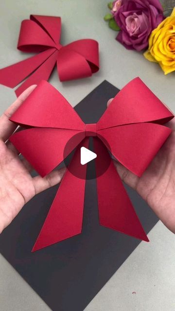 Paper Bows Diy, Origami Ribbon, Bows For Presents, Origami Cards, Paper Flower Arrangements, Paper Christmas Decorations, Paper Bow, Paper Wreath, Gifts Wrapping Diy