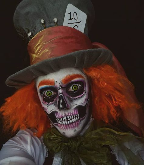 Mad Hatter Halloween Makeup, Mad Hatter Tim Burton, Hatter Makeup, Mad Hatter Makeup, Tim Burton Halloween, Skeleton Face Paint, Alice In Wonderland Makeup, Wonderland Makeup, Spfx Makeup