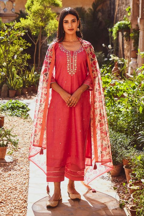 Buy Pink Kurta And Dupatta- Chanderi Embroidered Gota Round Set For Women by KARAJ JAIPUR Online at Aza Fashions. Jaipuri Suit Designs Latest, Jaipuri Suits, Suits Design Latest, Kaftans Dresses, Designer Suits Online, Kurta Sets For Women, Tunics For Women, Pink Kurta, Kurta For Women