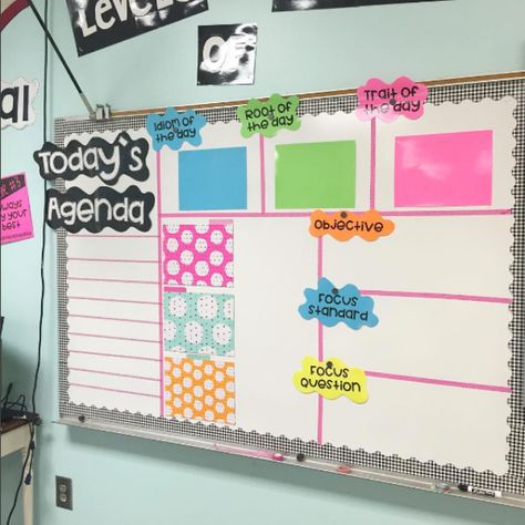 Bulletin Board On White Board, Bulletin Board Lettering Ideas, 5th Grade White Board Organization, Teachers White Board Ideas, Washi Tape Classroom Ideas, Social Studies Bulletin Boards 3rd Grade, White Board Set Up Classroom Decor, 4th Grade White Board Set Up, Teacher White Board Organization