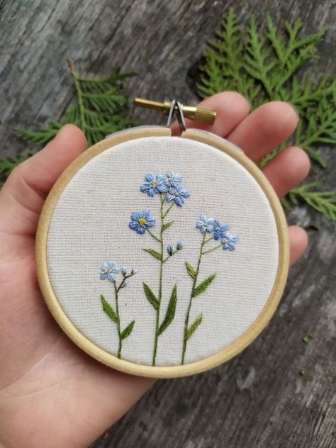 Art Bouquet, Embroidery Modern, Heart Machine Embroidery, Flower Machine Embroidery Designs, Forget Me Not Flower, Floral Embroidery Patterns, Pola Sulam, Blue Bouquet, Hand Embroidery Flowers