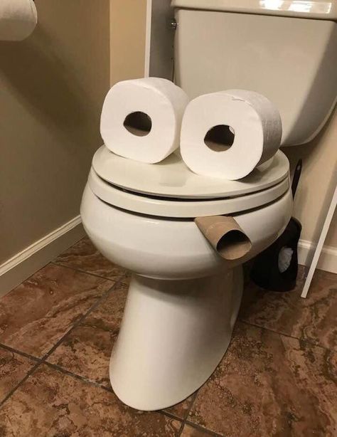 Toilet Paper Humor, Toilet Humor, Funny Relationship Memes, Diy Toilet, Funny Jokes For Adults, Bathroom Pictures, Weird Pictures, Relationship Memes, Bathroom Humor