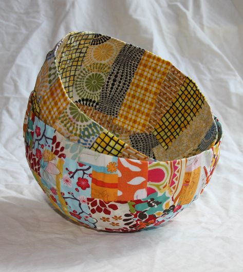 Paper Mache Projects, Paper Mache Bowls, Birds Fabric, Scrap Fabric Crafts, Folding Origami, Scrap Fabric Projects, Fabric Bowls, Paper Mache Art, Paper Bowls