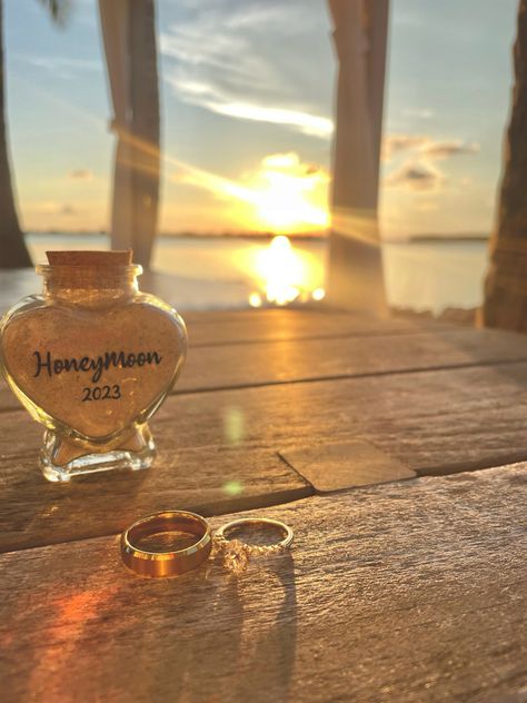 Honeymoon / Sunset at the beach / Wedding rings Beach Photography Couples Honeymoon Pictures, Honeymoon Beach Photos, Cruise Honeymoon Aesthetic, Beach Honeymoon Pictures, Honeymoon Picture Ideas, Beach Honeymoon Aesthetic, Honeymoon Beach Pictures, Honeymoon Pictures Romantic, Honey Moon Ideas