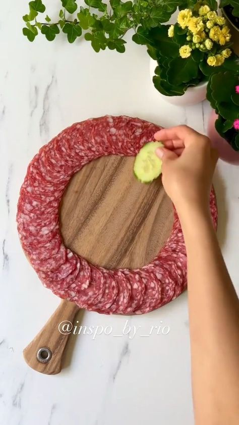 Charcuterie Board Meats, Plating Ideas, Fruits Decoration, Fest Mad, Decorações Com Comidas, Catering Ideas Food, Amazing Food Decoration, Party Food Buffet, Tastemade Recipes