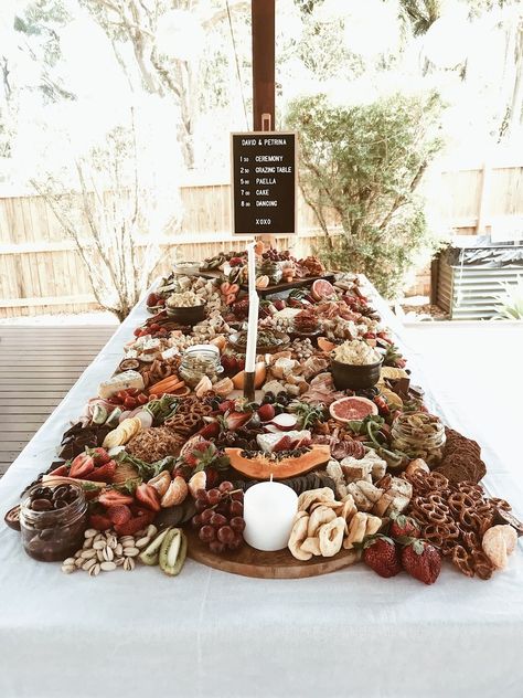 Prop an itinerary sign in the middle of your grazing table so guests know exactly when it’s time to start eating. We love how this one brings a bit of summer flair with unexpected fruits like kiwi and cantaloupe. Grazing Table Ideas, Grazing Platter, Wedding Food Ideas, Cocktail Hour Wedding, Grazing Board, Grazing Table, Food Boards, Food Stations, Food Combining