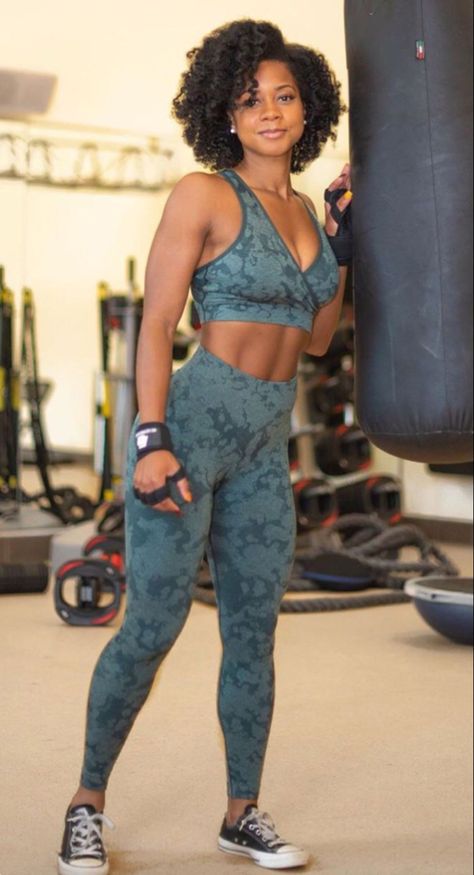 Athletic Wear Black Women, Black Woman Fitness Outfit, Toni Mitchell Fitness, Fit Photoshoot Ideas, Active Black Women, Work Out Black Women, Black Women Fit Aesthetic, Working Out Black Women, Black Womens Fit Body Goals