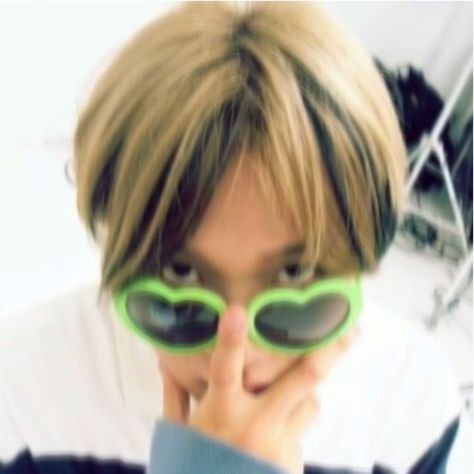 lee haechan lee donghyuck icon pfp green aesthetic Pfp Green Aesthetic, Pfp Green, Hd Icons, Icon Pfp, Green Aesthetic, Nct, Sunglasses Women, Square Sunglass, Green