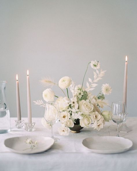 Susan Rowe // Floral Design on Instagram: “Dose the no white after Labor Day apply to flowers too?? I hope not! 😉 . . .  #florencealflorist #alabamawedding #florencewedding…” Labor Day Wedding, Flowers And Candles, White After Labor Day, Florence Wedding, White Centerpiece, All White Wedding, White Wedding Flowers, Neutral Wedding, Wedding Table Settings