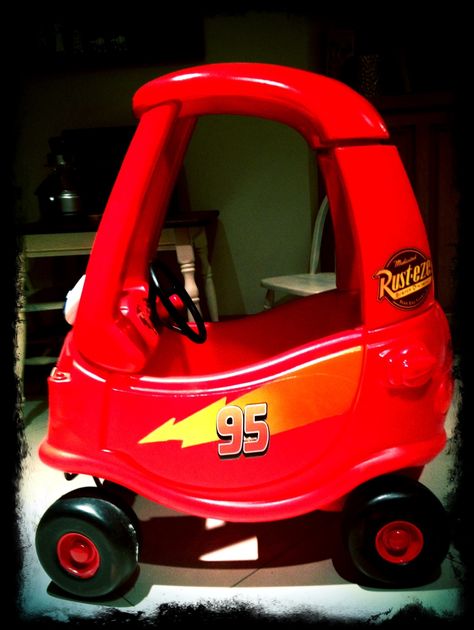 Pimp my Cozy Coupe.  Pimped my son's cozy coupe for his 3rd birthday a la Lightning McQueen. Diy Cozy Coupe, Little Tikes Makeover, Disney Cars Birthday Party Ideas, Cars Birthday Party Ideas, Cozy Coupe Makeover, Disney Cars Birthday Party, Bobby Car, Cars Birthday Party, Disney Cars Party