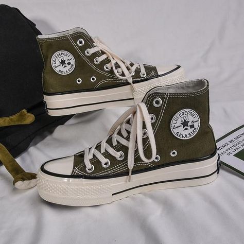 ecd62de20ea67e1c2d933d311b08178adesc51494266ri Zapatillas All Star, Dr Shoes, Chic Sneakers, Shoes Retro, Shoe Inspo, Yellow Shoes, Aesthetic Shoes, Swag Shoes, Grey Shoes