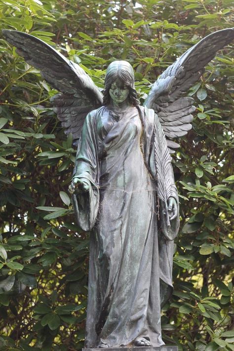 Middle Aged Aesthetic, Medieval Statue, Cemetary Statue, Goth Architecture, Faerie Aesthetic, Angel Statues Sculpture, Cemetery Angels, Cemetery Statues, Ancient Statues