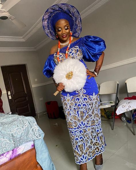 George Fabrics , George Asoebi on Instagram: “Ghanaians are also embracing the Ruvero George tribe 😁 From Ghana with love.. Ghanaian bridal Stylist  @lynxxasooke, reached out to us on…” India George Wrapper Styles, Styled Clothes, Hausa Wedding, Igbo Bride, Bridal Stylist, Igbo Wedding, Yoruba Wedding, African Clothes, Nigerian Lace