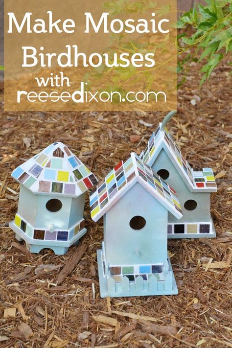 Mosaic Birdhouses for garden decor Fancy Birds, Birdhouses Ideas, Birdhouse Projects, Homemade Bird Houses, Garden Birdhouses, Mosaic Birds, Birdhouse Designs, Tile Crafts, Fabric Wall Decals