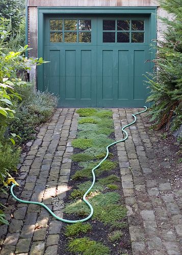 Beautiful. Could make my garage doors looking this with a little careful board and batten type magic ! d Living Driveway, Green Garage, Grass Driveway, Permeable Driveway, Brick Driveway, Urban Homestead, Driveway Design, Driveway Landscaping, Paver Driveway