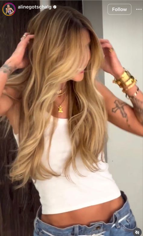 Honey Blonde Balayage Long Hair, Honey Blonde Half Head Highlights, Golden Balyage Long Hair, Root Melt Honey Blonde, Sun Kissed Bronde, Golden Beach Blonde Hair, Golden Bronde Balayage Honey Money Piece, Honey Blonde Dark Roots, Honey Blonde Balayage Caramel