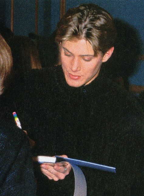 90s Jensen Ackles, Jensen Ackles Young Pictures, Jensen Ackles 2000s, Jensen Ackles Christmas, Jensen Ackles Aesthetic, Jensen Ackles 90s, Young Jensen Ackles, Jensen Ackles Shirtless, 90s Celebrities