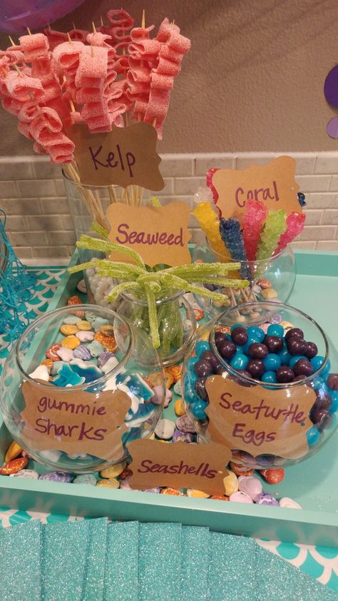 Under the sea Candy Bar Sea Candy Bar, 4de Verjaardag, Whale Birthday, Ocean Birthday Party, Shark Themed Birthday Party, Spongebob Birthday Party, Mermaid Theme Birthday Party, Ocean Birthday, Sea Baby Shower