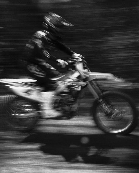 Sports Aesthetic Black And White, Stuntman Aesthetic, Dirt Bike Photography, Motocross Aesthetic, Dirt Bike Aesthetic, Track Workout Training, Motocross Photography, Dior New Look, Surfing Aesthetic