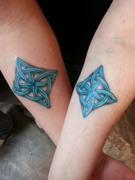 Mine & my husband's new matching tattoos. Celtic Knot of Journey combined with a Compass Rose. The Compass Rose of a map shows the four directions, highlighted so that sailors could read it under the stars. Here, eternity knots forming a Compass Rose evoke the cycle of Exploration and Returning Home. The Celtic knot is said to stand for "no beginning, no ending, and the continuation of everlasting love" and/or "the binding together of two souls or spirits for eternity." North Star Tattoo, North Compass, Grizzly Bear Tattoos, North Star Tattoos, Tattoos Celtic, The Four Directions, Celtic Knot Tattoo, Couples Tattoos, Knot Tattoo