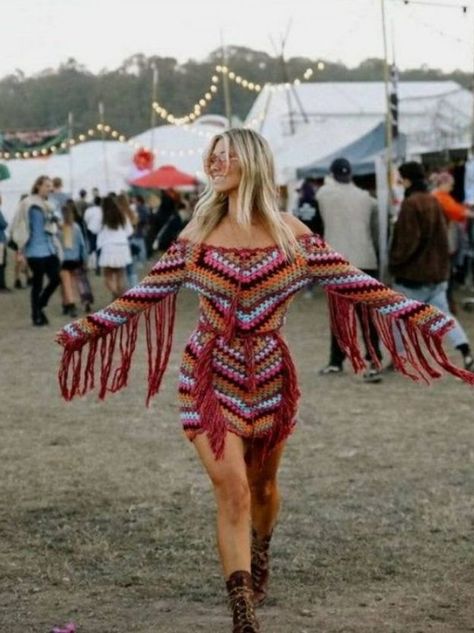 30 Outfit Ideas For A Country Concert 2023 - Hood MWR Makeup And Hairstyles, Cotton Yarn Crochet, Crochet Top Outfit, Sewing Blouses, 30 Outfits, The Killers, Crochet Fringe, Crochet Clothes For Women, Clothing Patterns Free