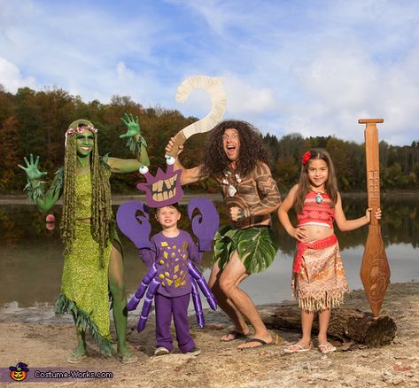 Moana Halloween Costume, Storybook Character Costumes, Family Costumes Diy, Family Halloween Costume, Moana Theme, Homemade Costume, Star Wars Halloween, Disney Halloween Costumes, Homemade Costumes