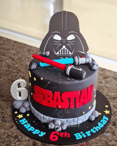 Fondant Darth Vader, Dark Vader Cake Ideas, Dark Vader Birthday Party Ideas, Earth Vader Cake, Darth Vader Cake Ideas, Darth Vader Birthday Party Ideas, Darth Vader Party Decorations, Pastel Darth Vader, Darth Vader Cakes